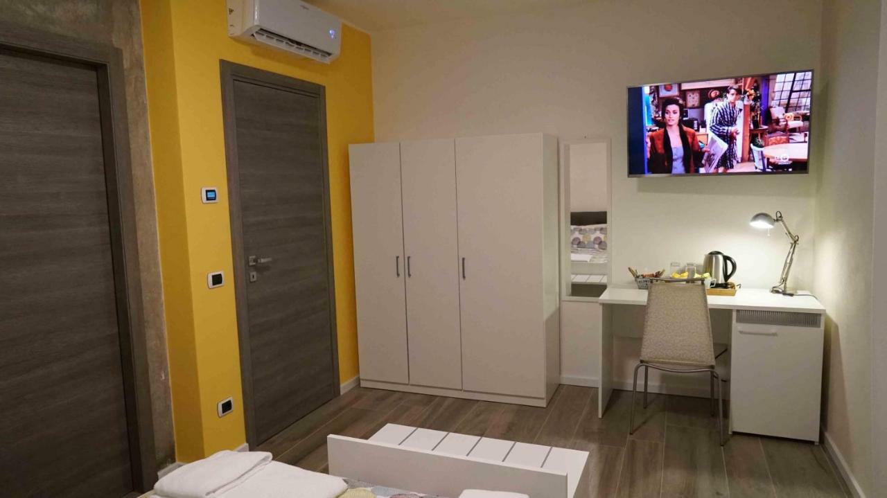 The White Building - Rooms Costermano Exterior photo